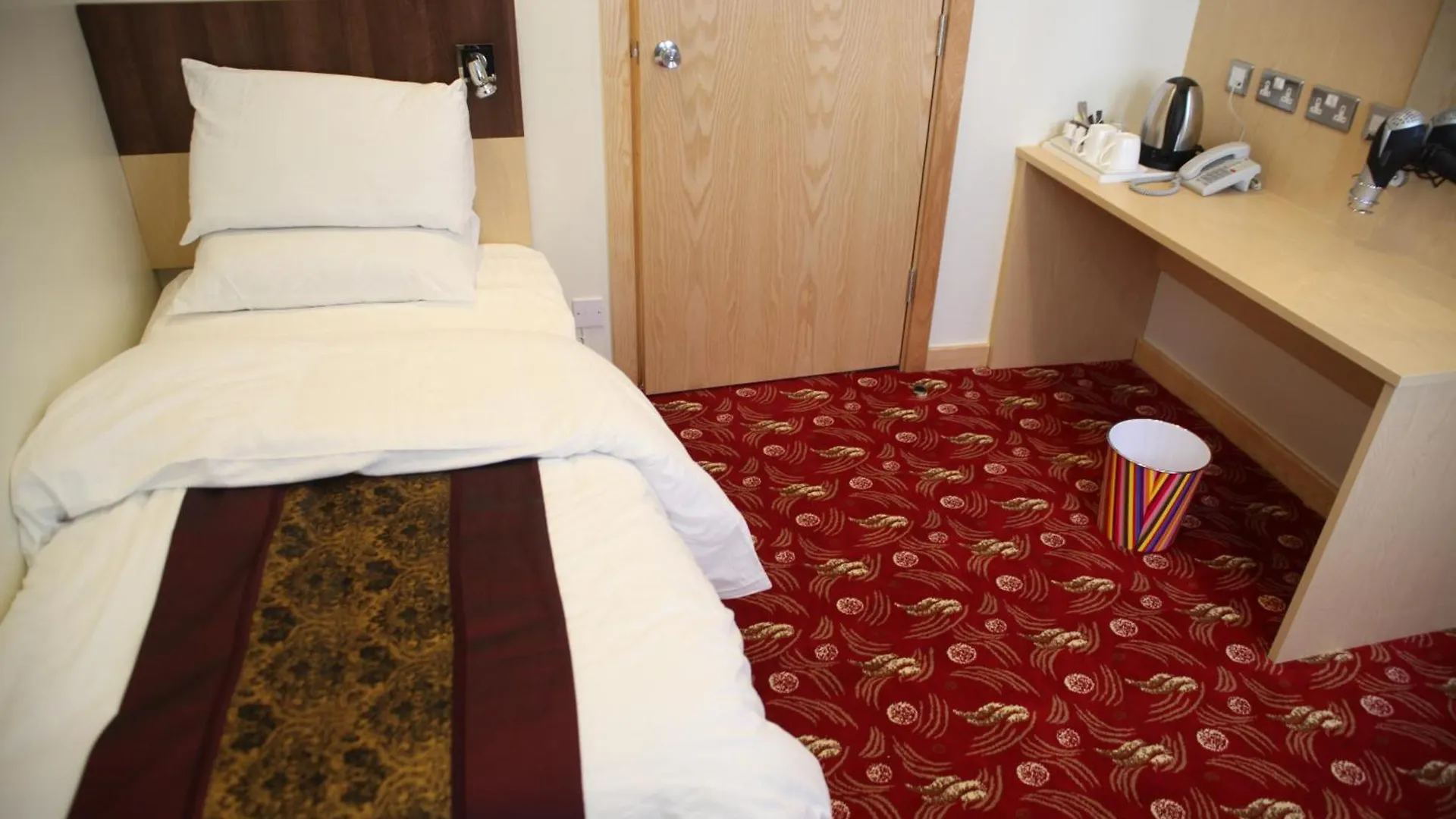 Cambridge Hotel Huddersfield