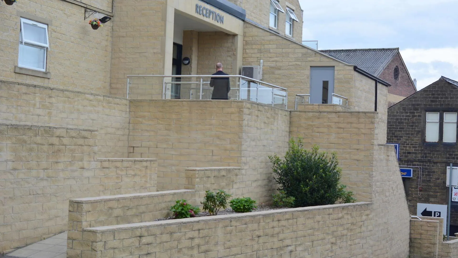 Cambridge Hotel Huddersfield